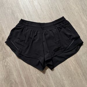 Lululemon Hotty Hot 2.5” Shorts